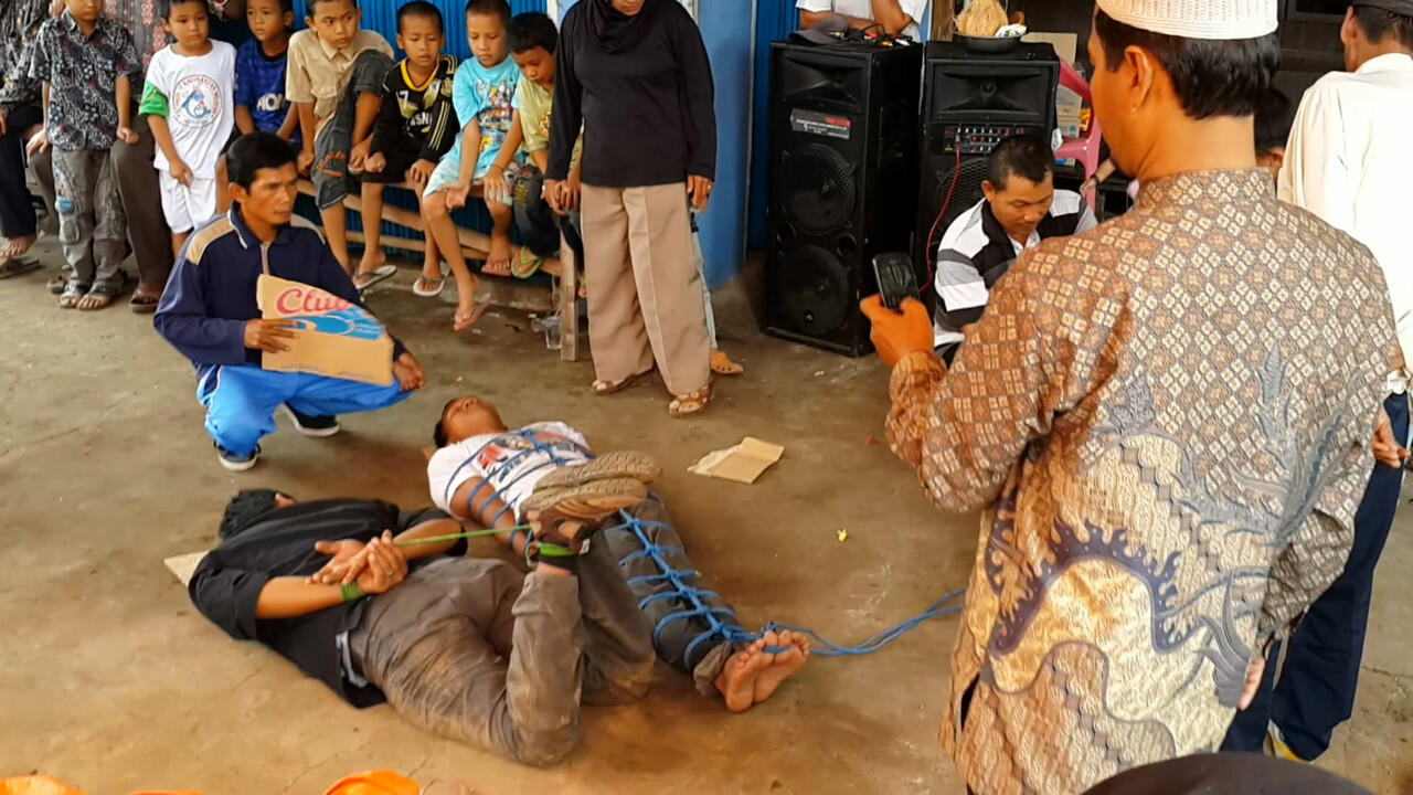 Atraksi SIlat Kuntau Melepas Ikatan Hanya Semenit