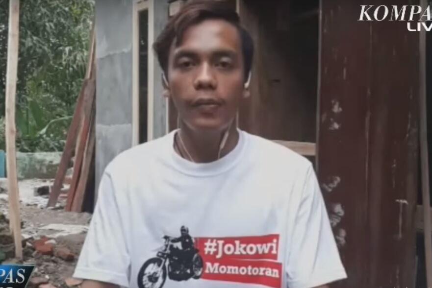 Berani Colek Jokowi Sambil Telanjang Dada & Nyeker, Bona Diundang ke Istana