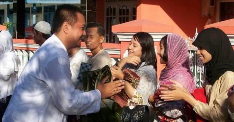 Pasti Gan Sis Pernah Ngalamin Momen - Momen Kampret Ini Pas Hari Lebaran!