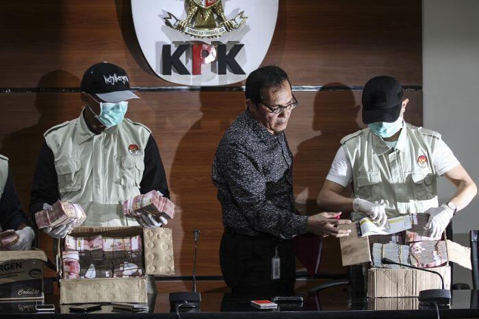 Kompak Bupati Tulungagung dan Wali Kota Blitar tersangka korupsi