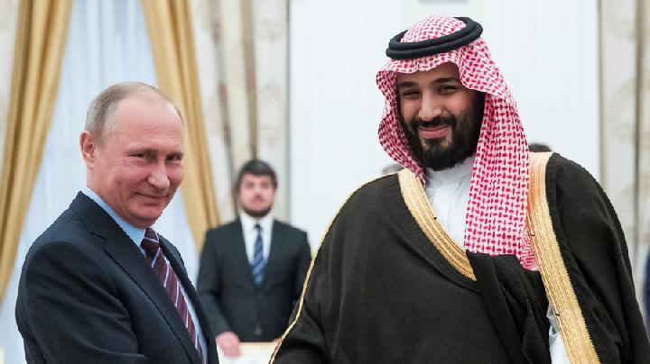 Putin-Mohammed bin Salman Bahas Minyak Sambil Nobar Piala Dunia