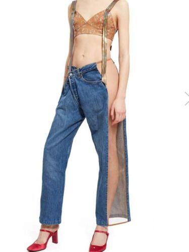 Celana Jeans Ini Aneh Banget, Nggak Bisa Dipakai dengan Underwear