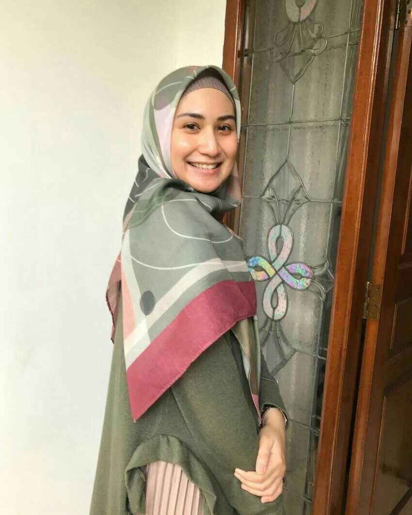 Bikin Penasaran, 5 Artis Ini Sengaja Sembunyikan Identitas Pasangannya