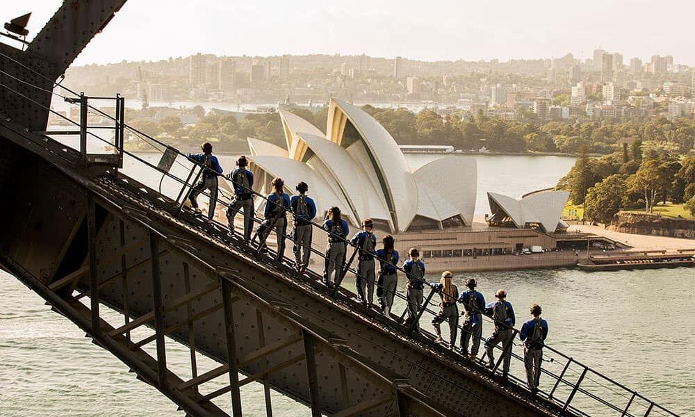 Merasakan Sensasi Menuju Puncak Sydney Harbour Bridge, Keren Banget!
