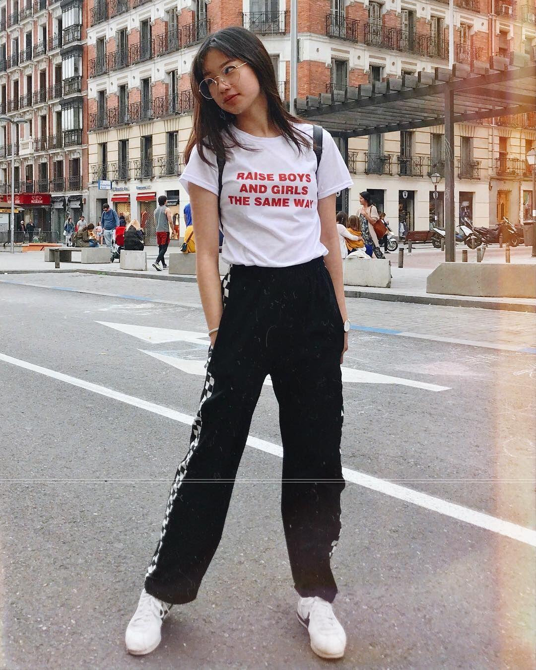 10 Inspirasi Outfit OOTD ala Beauty Vlogger Nuria Ma, Casual Banget!