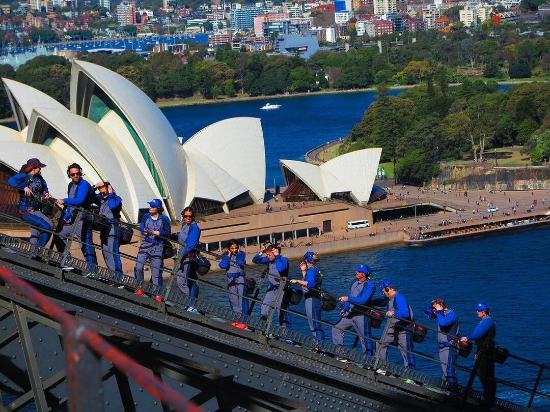 Merasakan Sensasi Menuju Puncak Sydney Harbour Bridge, Keren Banget!