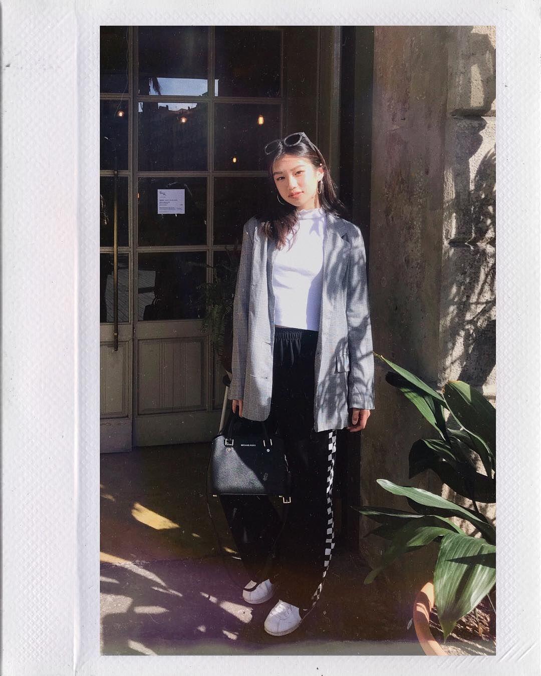 10 Inspirasi Outfit OOTD ala Beauty Vlogger Nuria Ma, Casual Banget!