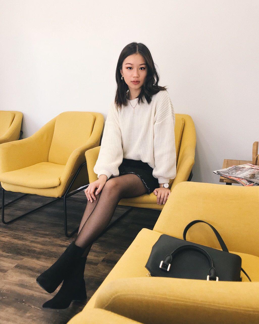 10 Inspirasi Outfit OOTD ala Beauty Vlogger Nuria Ma, Casual Banget!