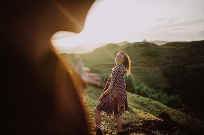 Bertema Traveling, 9 Potret Pre Wedding Dimas-Nadine Bikin Baper
