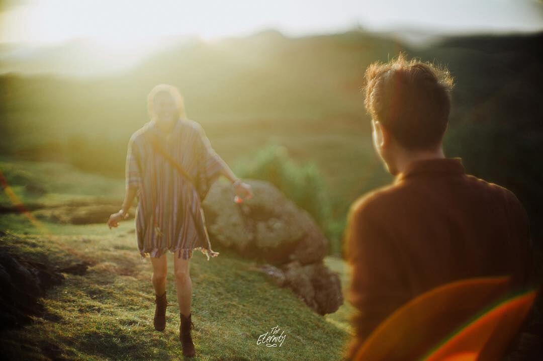 Bertema Traveling, 9 Potret Pre Wedding Dimas-Nadine Bikin Baper