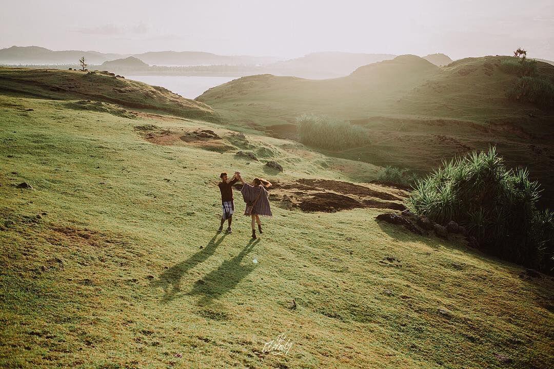 Bertema Traveling, 9 Potret Pre Wedding Dimas-Nadine Bikin Baper