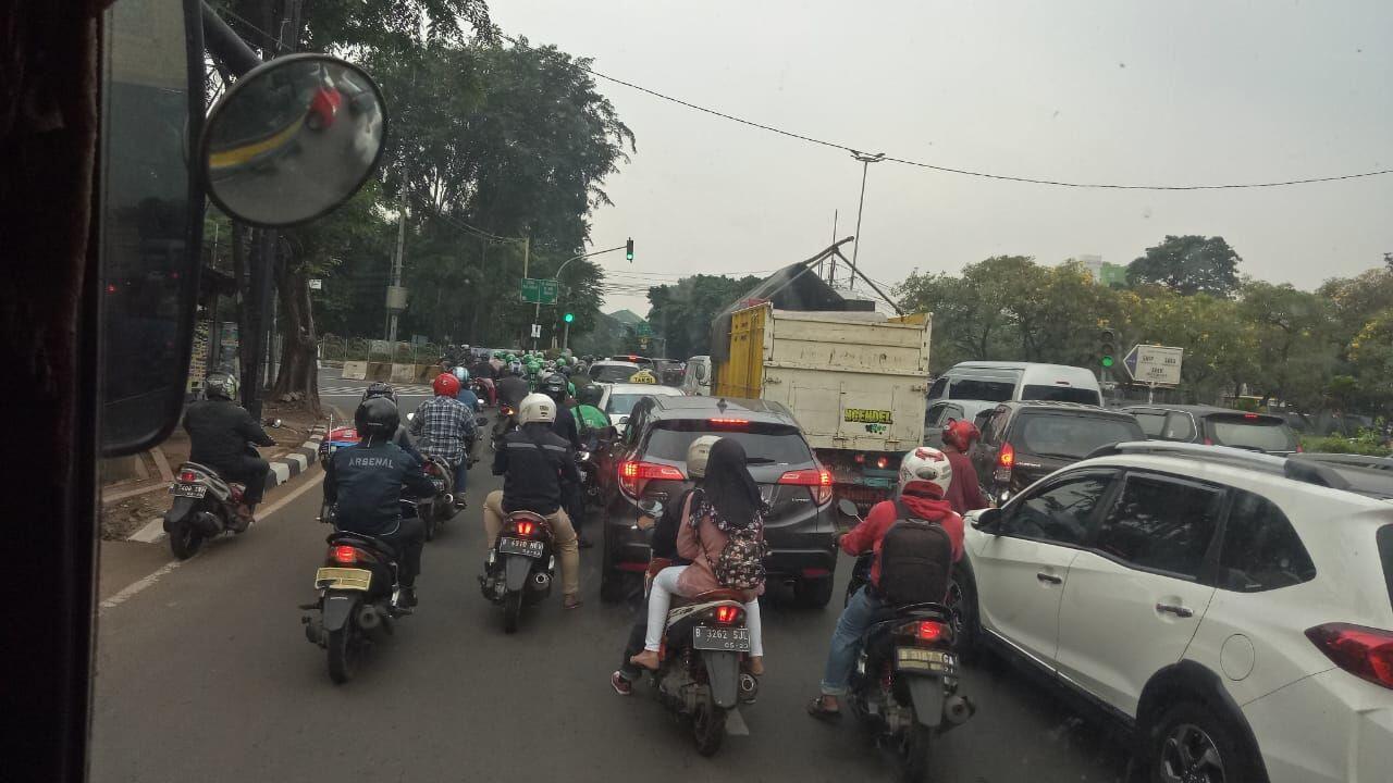 Jadi Sopir Bus Perempuan, Begini Kisah Unik Yuliana