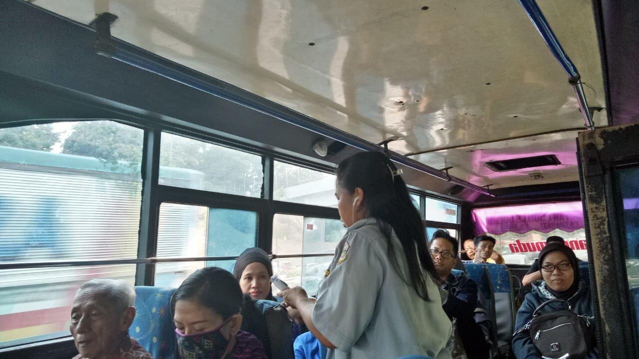 Jadi Sopir Bus Perempuan, Begini Kisah Unik Yuliana