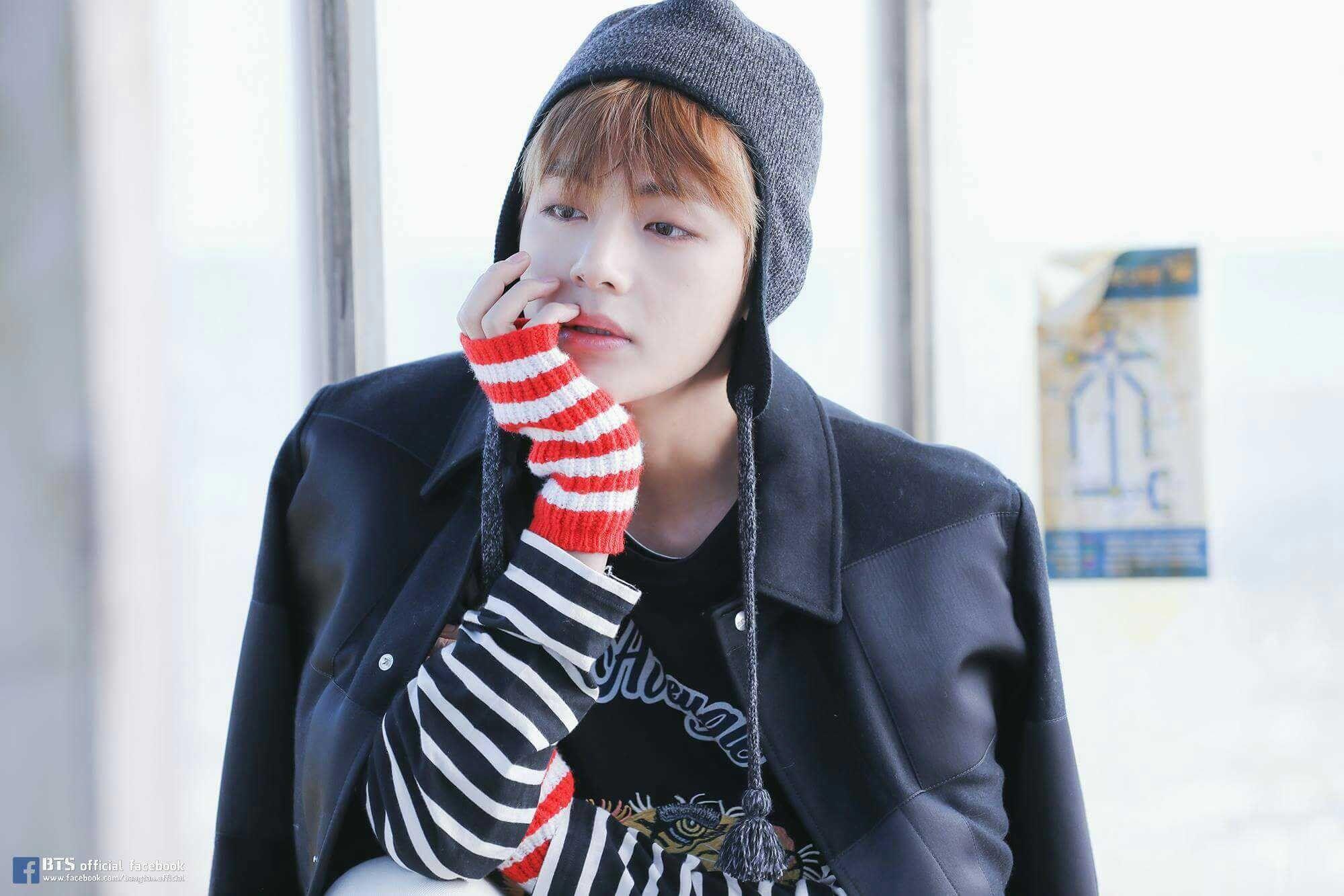 10 Outfit Paling Fashionable dari V BTS yang Pernah Dia Kenakan
