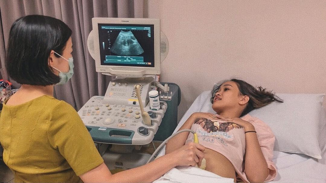 5 Potret Kehamilan Anak Pertama Artis yang Sweet Banget