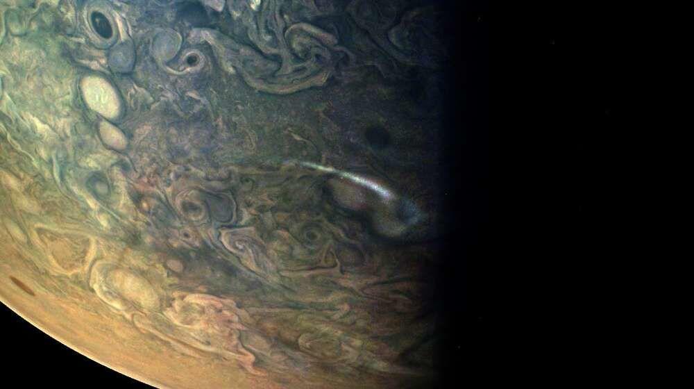14 Foto Menakjubkan Jupiter dari Kapal Luar Angkasa Juno Milik NASA