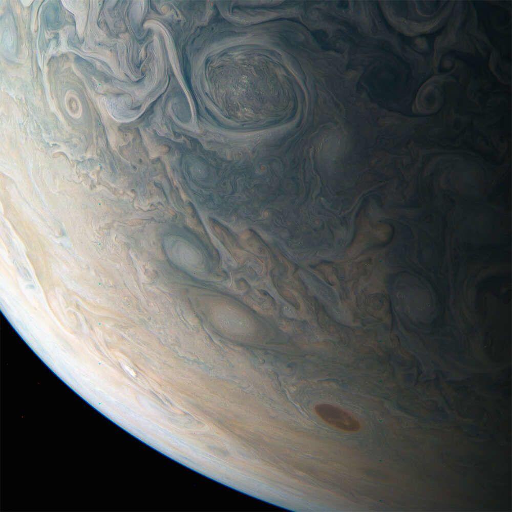 14 Foto Menakjubkan Jupiter dari Kapal Luar Angkasa Juno Milik NASA