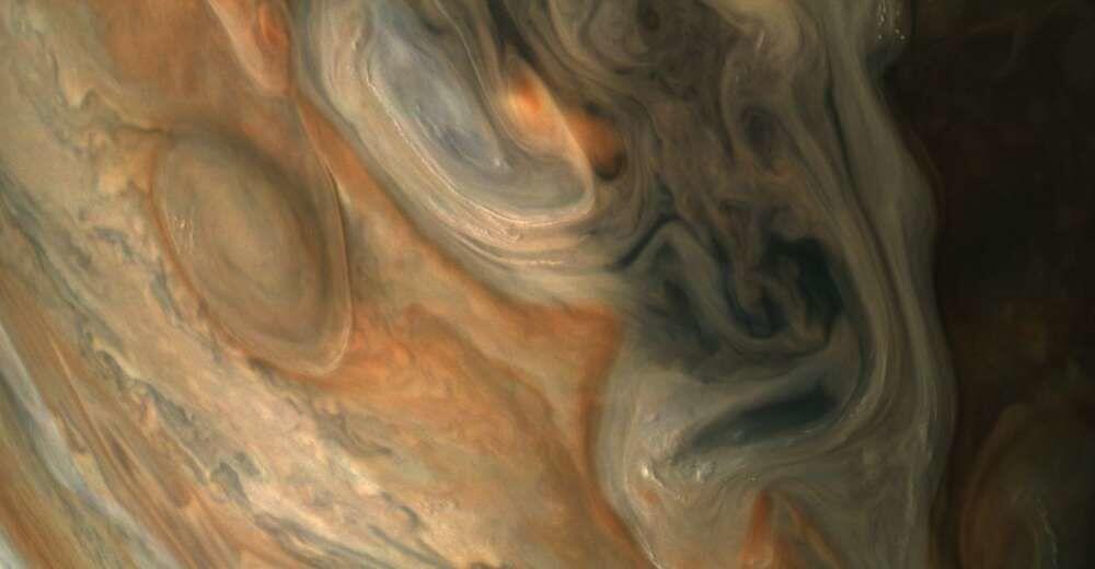 14 Foto Menakjubkan Jupiter dari Kapal Luar Angkasa Juno Milik NASA
