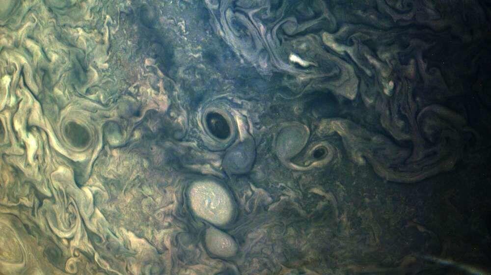 14 Foto Menakjubkan Jupiter dari Kapal Luar Angkasa Juno Milik NASA