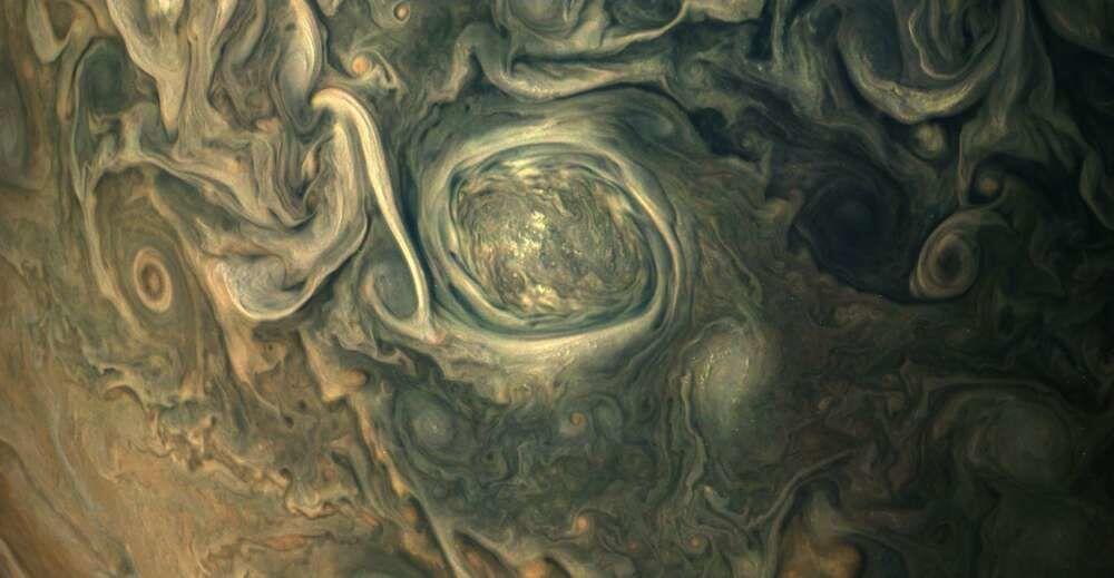 14 Foto Menakjubkan Jupiter dari Kapal Luar Angkasa Juno Milik NASA