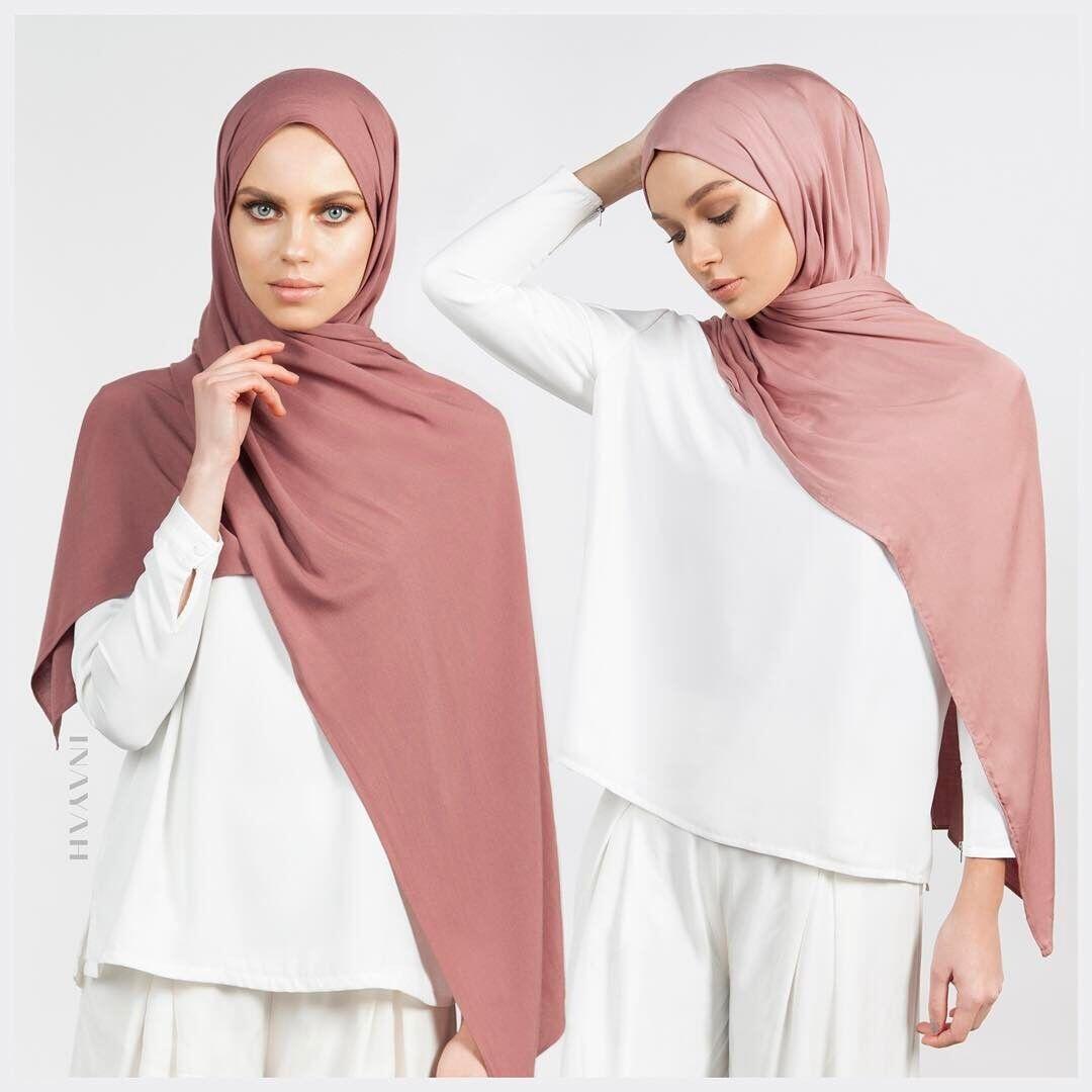 Beda Bahan, Ketahui Waktu yang Tepat Memakai 8 Hijab Ini