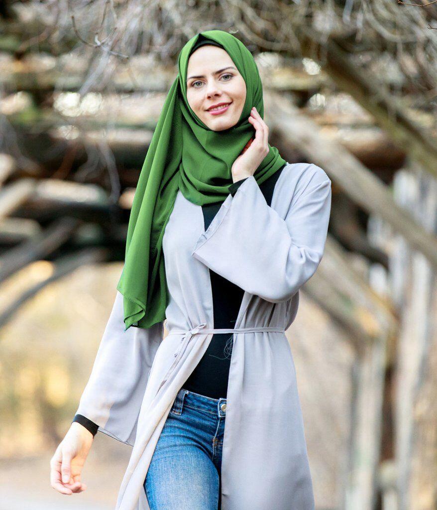 Beda Bahan, Ketahui Waktu yang Tepat Memakai 8 Hijab Ini