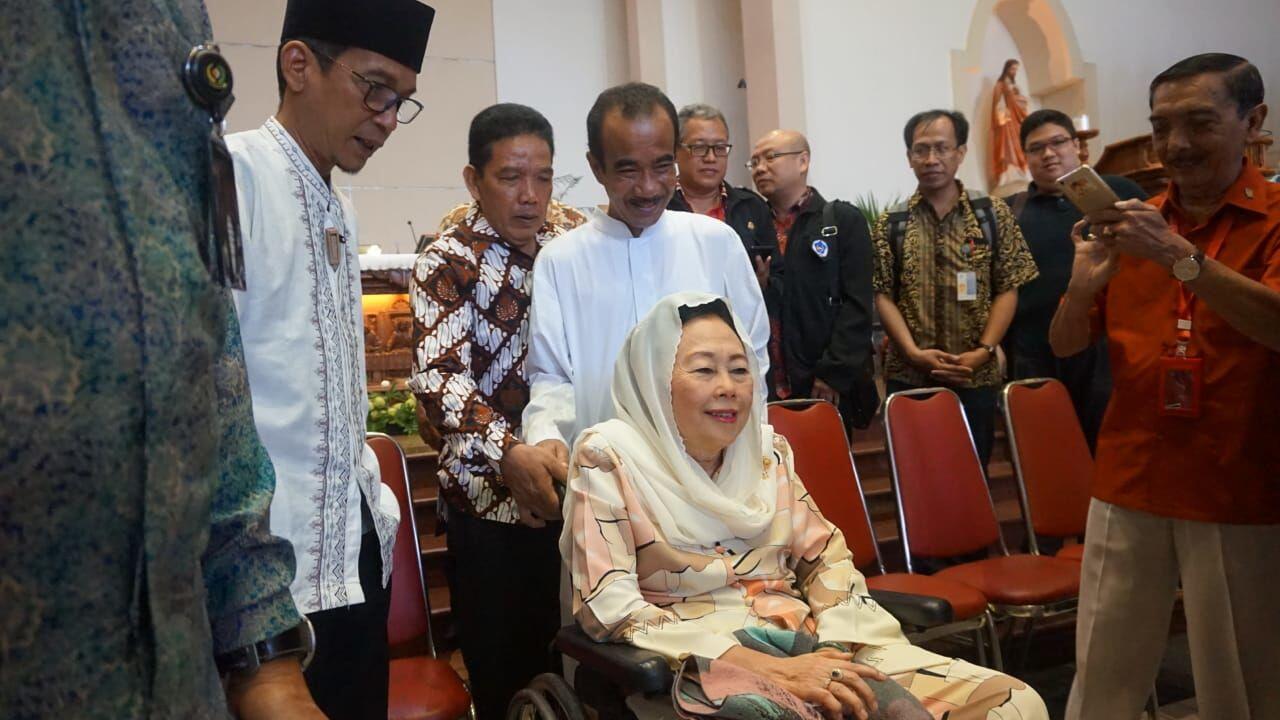 Kunjungi Lokasi Ledakan, Sinta Nurwahid Heran dengan Ibu Bomber