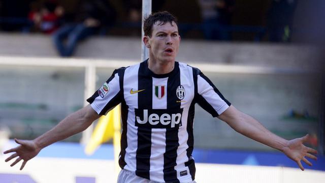 Gabung Arsenal, Fans Nantikan Istri Cantik Lichsteiner