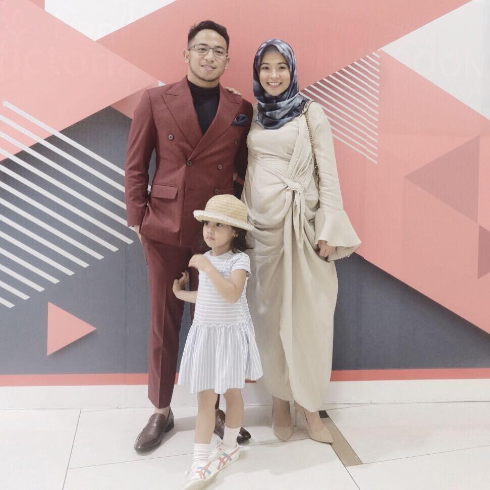 Tetap Langsing, Ini 10 Potret Anggun Kehamilan Anak Kedua Poppy Bunga