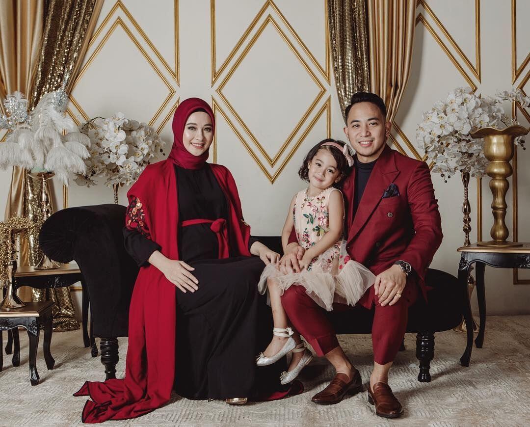 Tetap Langsing, Ini 10 Potret Anggun Kehamilan Anak Kedua Poppy Bunga