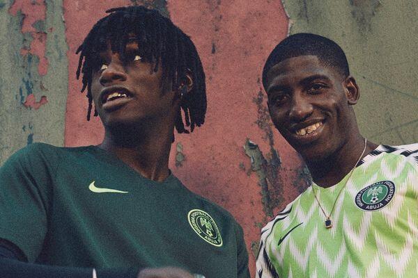 9 Inspirasi Style Jersey Bola Buat Cowok, Biar Tampil Keren Waktu Nobar!