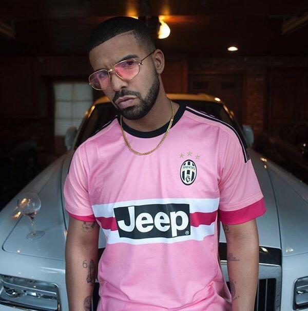 9 Inspirasi Style Jersey Bola Buat Cowok, Biar Tampil Keren Waktu Nobar!