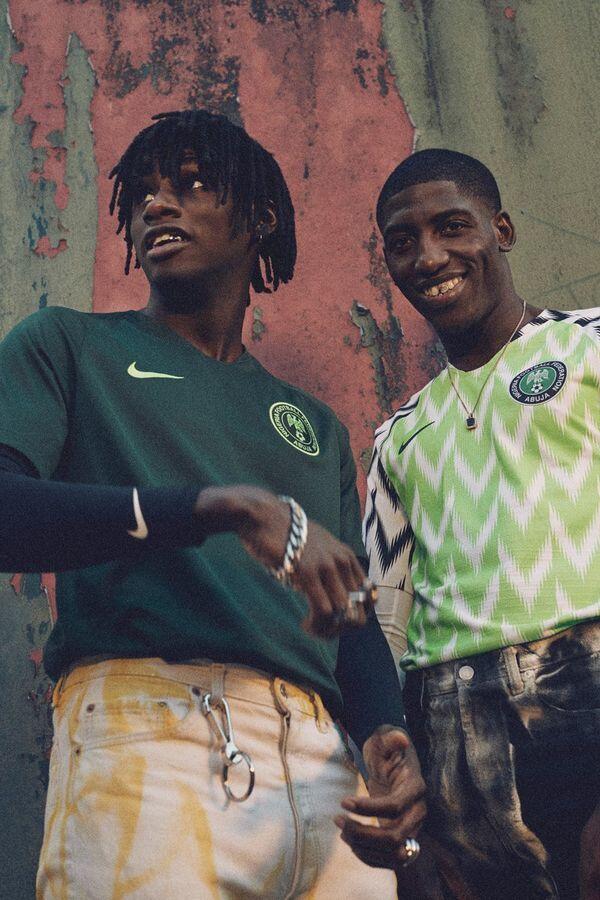 9 Inspirasi Style Jersey Bola Buat Cowok, Biar Tampil Keren Waktu Nobar!