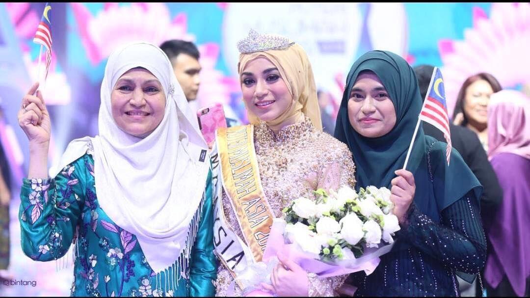 Dari Putri Muslimah Asia ke Host Aksi, Ini 10 Potret Uyaina Arshad