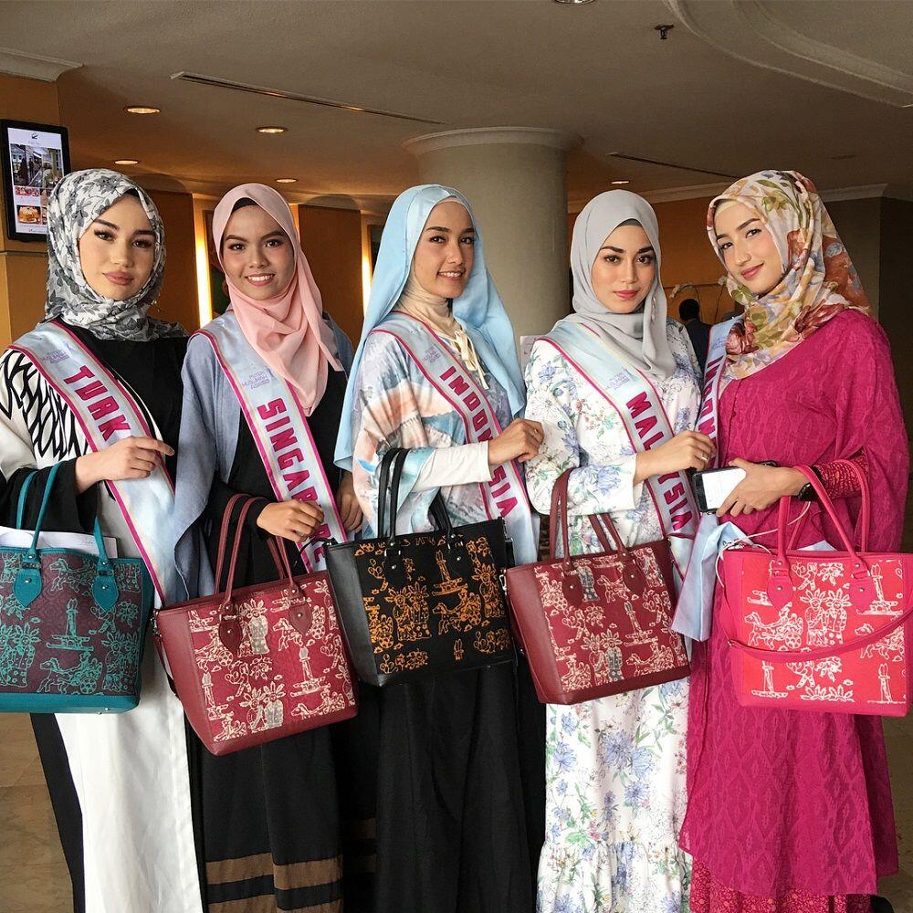 Dari Putri Muslimah Asia ke Host Aksi, Ini 10 Potret Uyaina Arshad