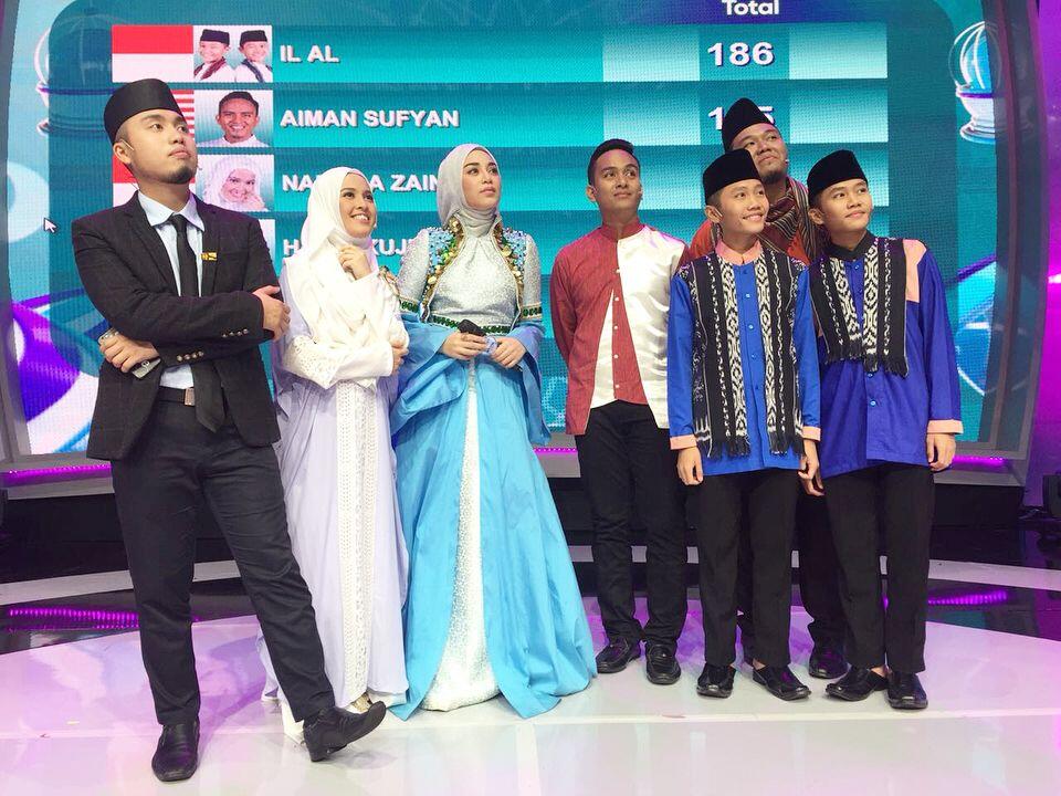 Dari Putri Muslimah Asia ke Host Aksi, Ini 10 Potret Uyaina Arshad