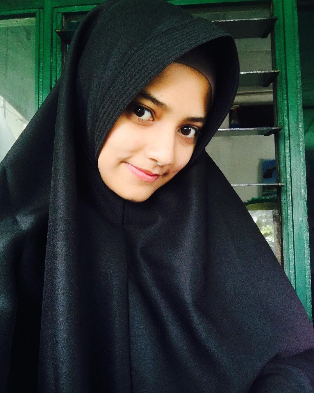 10 Potret Puja Syarma, Gadis Aceh yang Shalawatannya Bikin Hati Adem