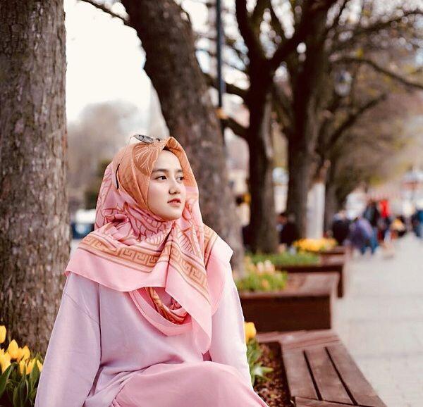 10 Inspirasi Hijab Wirda Mansur Cocok untuk Remaja yang Baru Berhijab