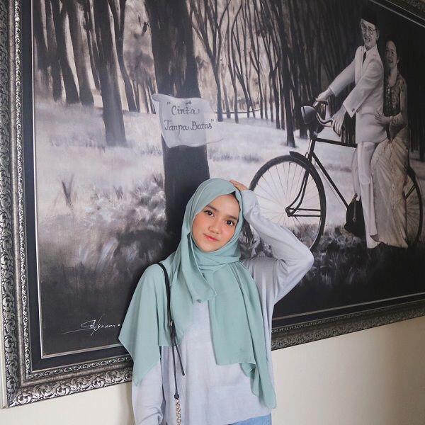 10 Inspirasi Hijab Wirda Mansur Cocok untuk Remaja yang Baru Berhijab