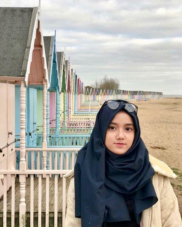 10 Inspirasi Hijab Wirda Mansur Cocok untuk Remaja yang Baru Berhijab