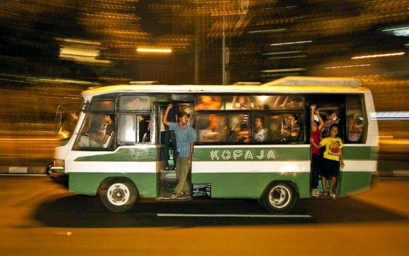 Kembali ke Masa Lalu, 7 Hal 'Unik' Bis Kota Jadul yang Gak Terlupakan