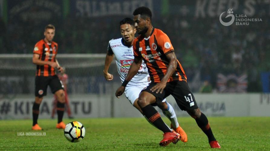 Gol Penalti Antar Arema FC Keluar dari Zona Degradasi