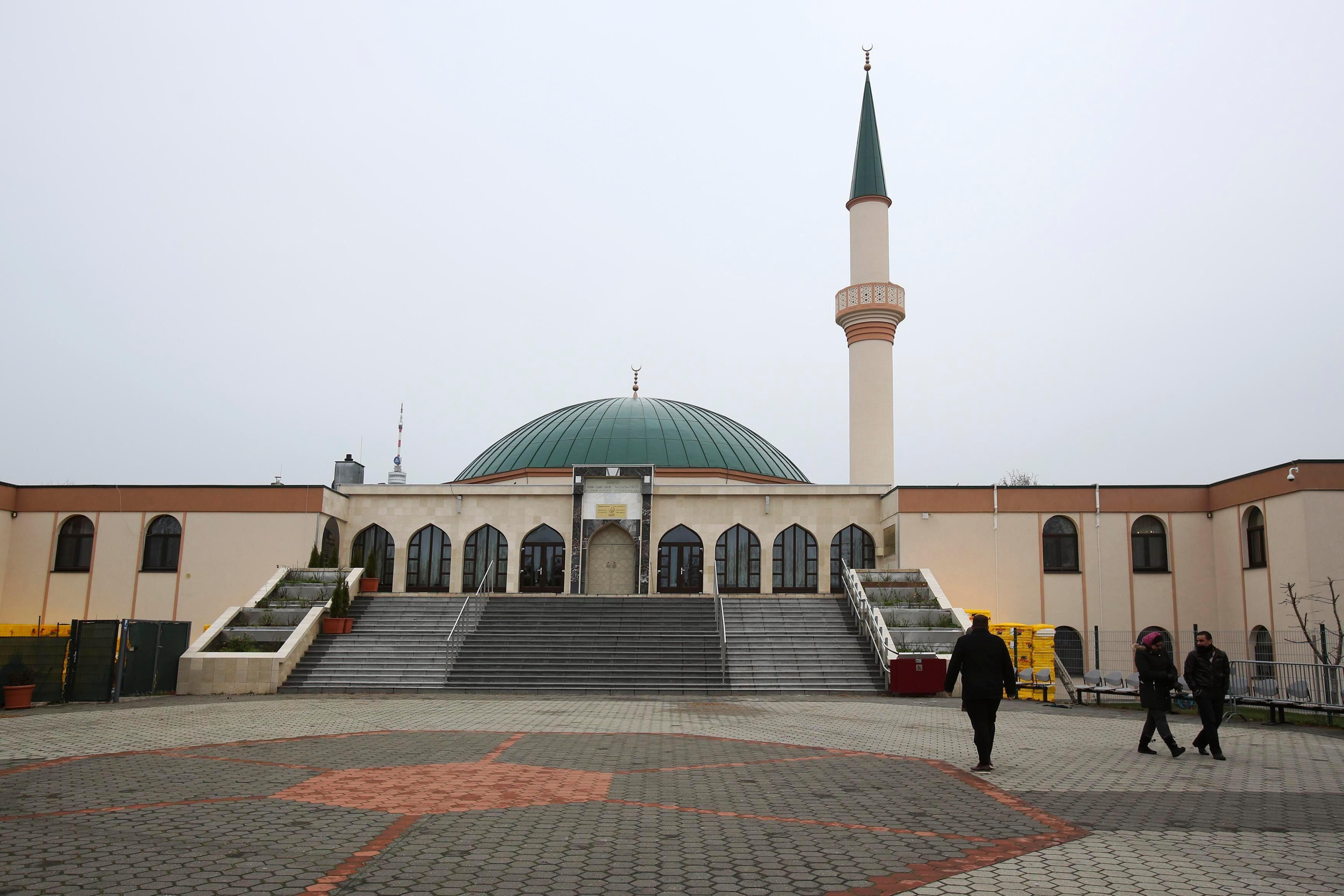 Tujuh Masjid ditutup dan Deportasi 12 Imam di Austria