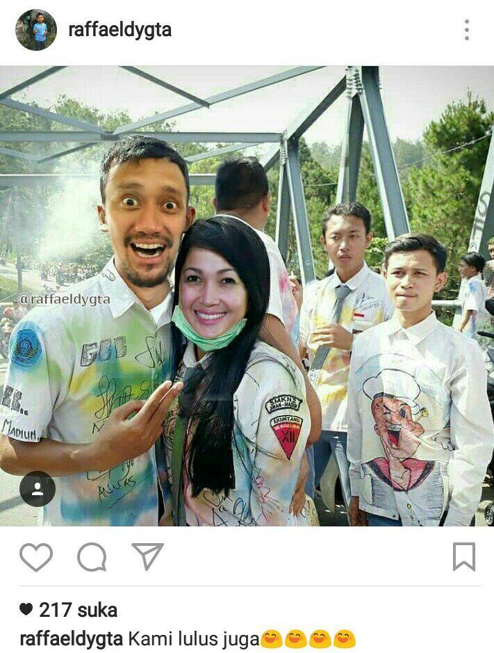 Foto Editan Selebritis Pakai Seragam Sekolah Ini Kocak Abis Deh