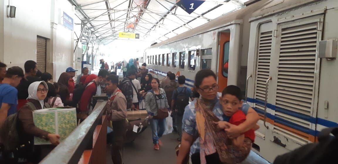 H-5 Lebaran, Tiket Tambahan Ludes Terjual di Stasiun Gubeng Surabaya