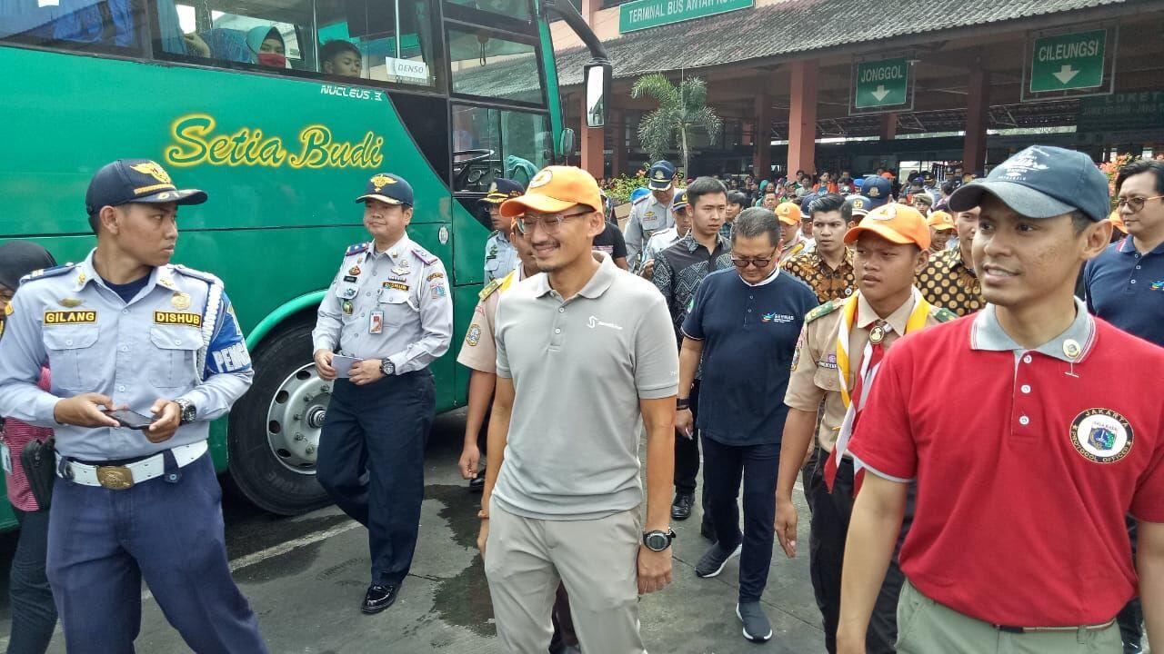 Tinjau Terminal Kampung Rambutan, Sandiaga Imbau Pemudik 3 Hal Ini