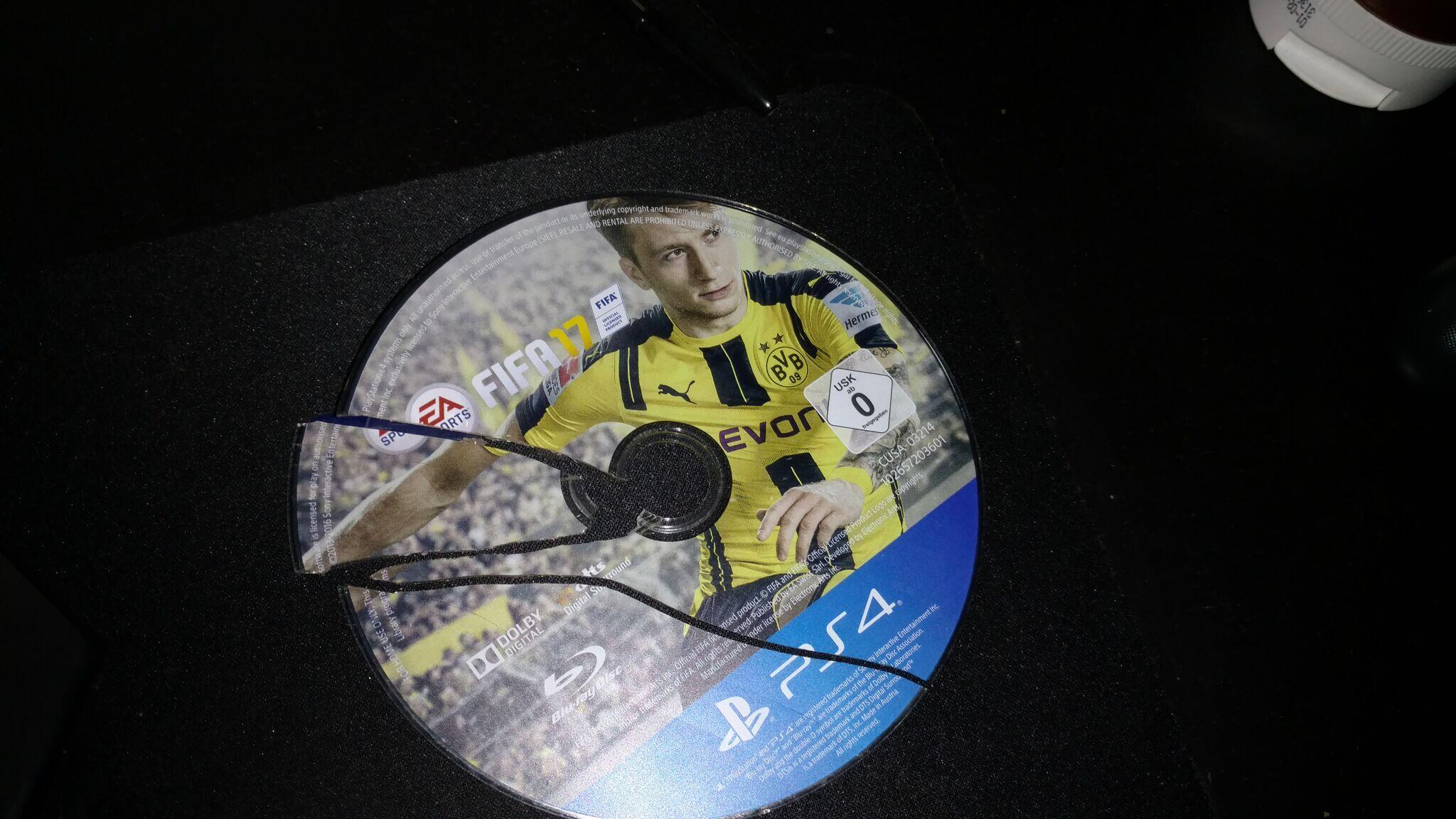 11 Hal Menyebalkan yang Sering Saja Terjadi Saat Asyik Bermain Game
