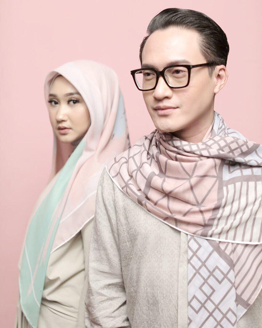 Dijodohkan Netizen, 10 Potret Kedekatan Dian Pelangi dan Barli Asmara