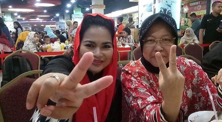Risma dan Puti Kampanyekan "Salam Dua Jari" di Mall