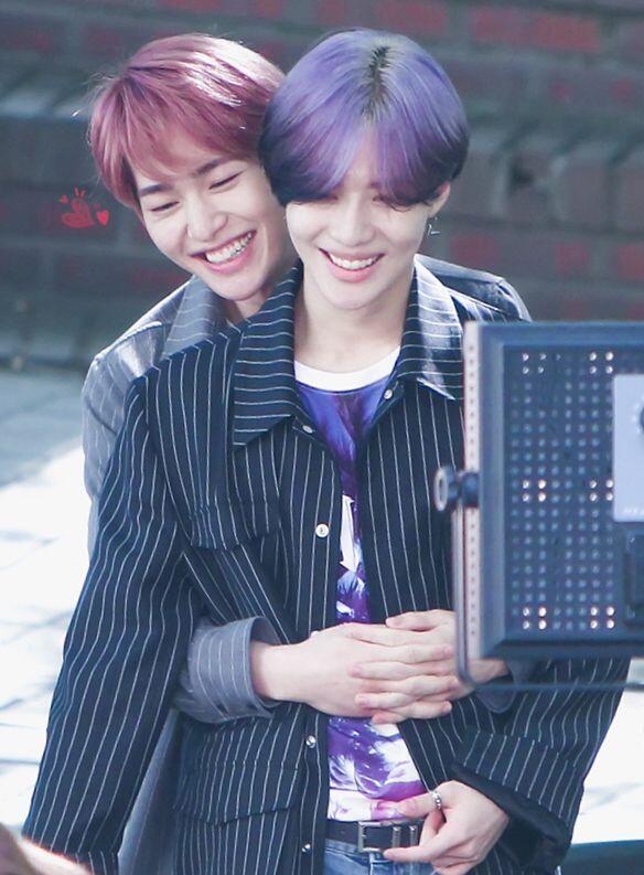 10 Momen Manis Leader dan Maknae KPop yang Gemesin Banget!